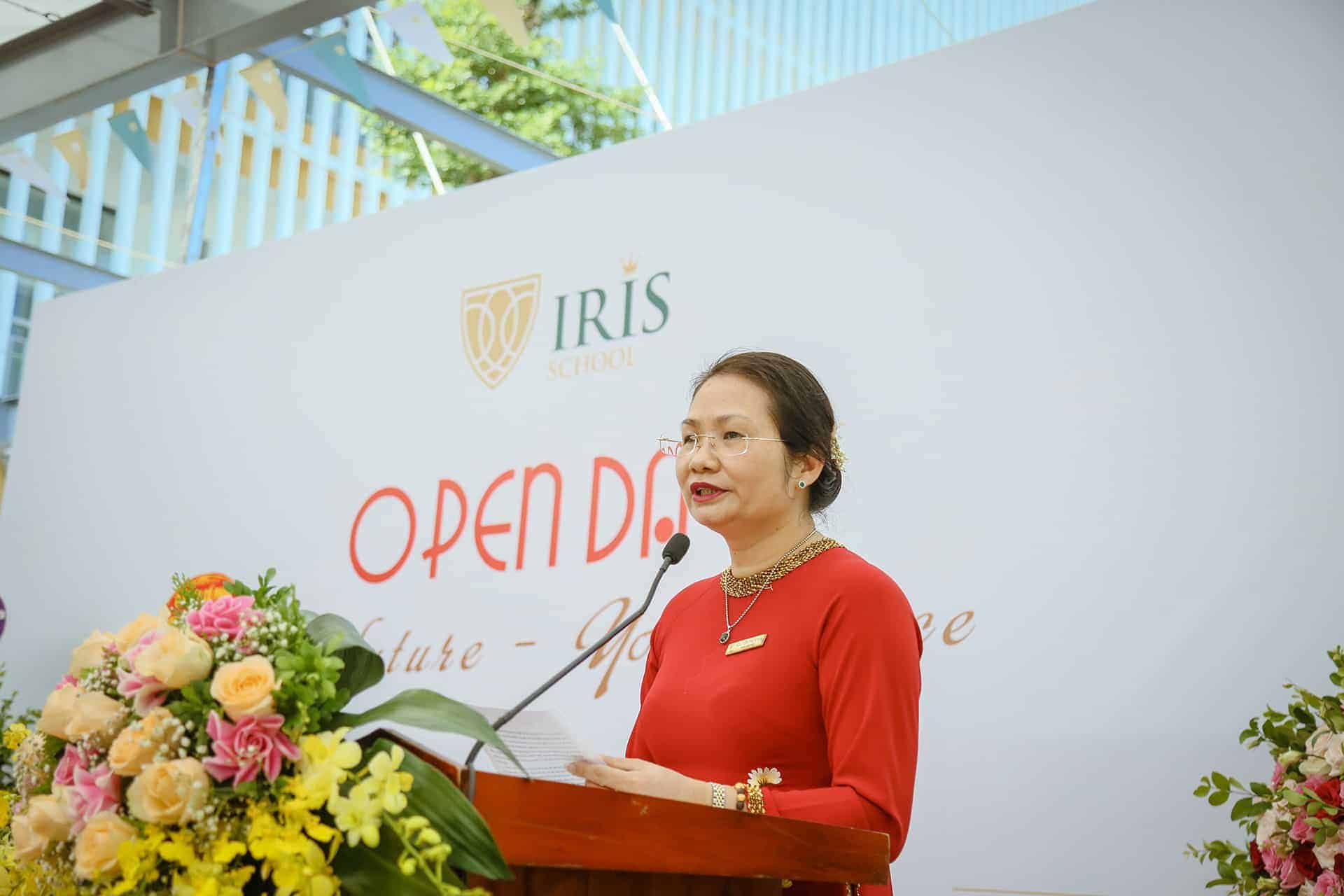Đại diện chủ đầu tư, Bà Nguyễn Thị Vinh – Phó chủ tịch HĐQT, Tổng Giám đốc công ty CPTM Thái Hưng gửi lời chúc mừng Ban giám hiệu trường IRIS