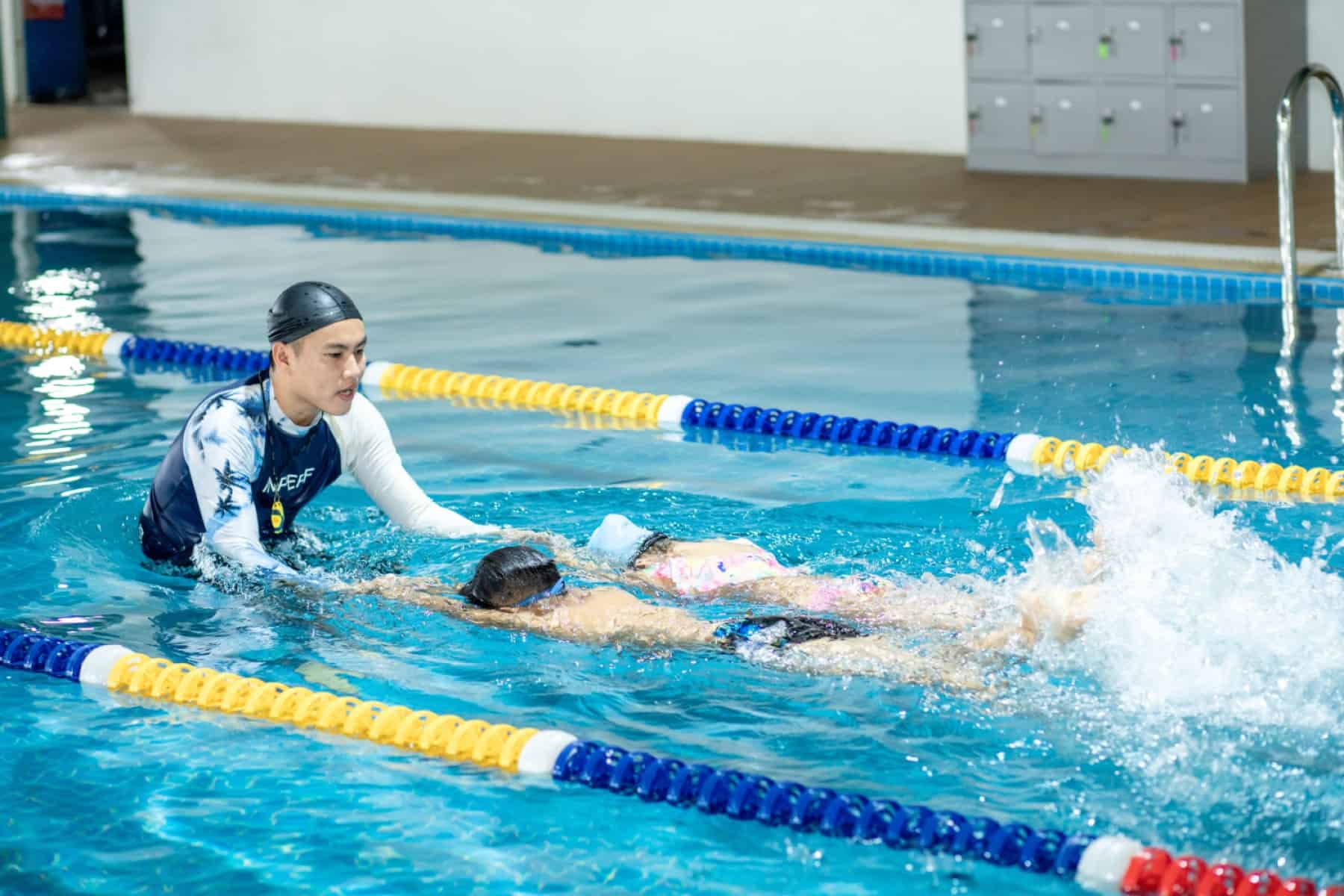 Bể bơi bốn mùa tại Iris School được thiết kế theo tiêu chuẩn quốc tế, đem đến cho học sinh những trải nghiệm tốt nhất